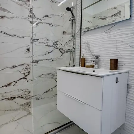 Seaview 3 Luxury Apartment